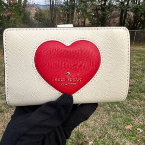 Kate Spade New York Madison Puffy Heart Medium Bifold Wallet Retails $229